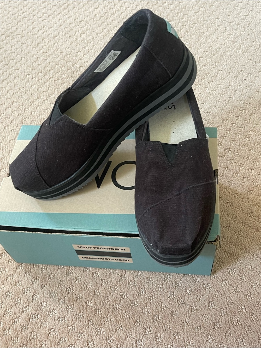 TOMS  Black Alp Midform Black Canvas Shoes 9 Preowned